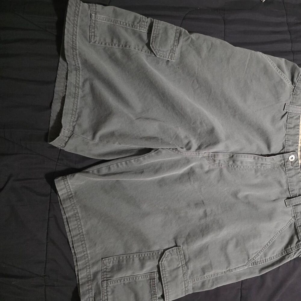 Wrangler Men's Grey and Green Shorts